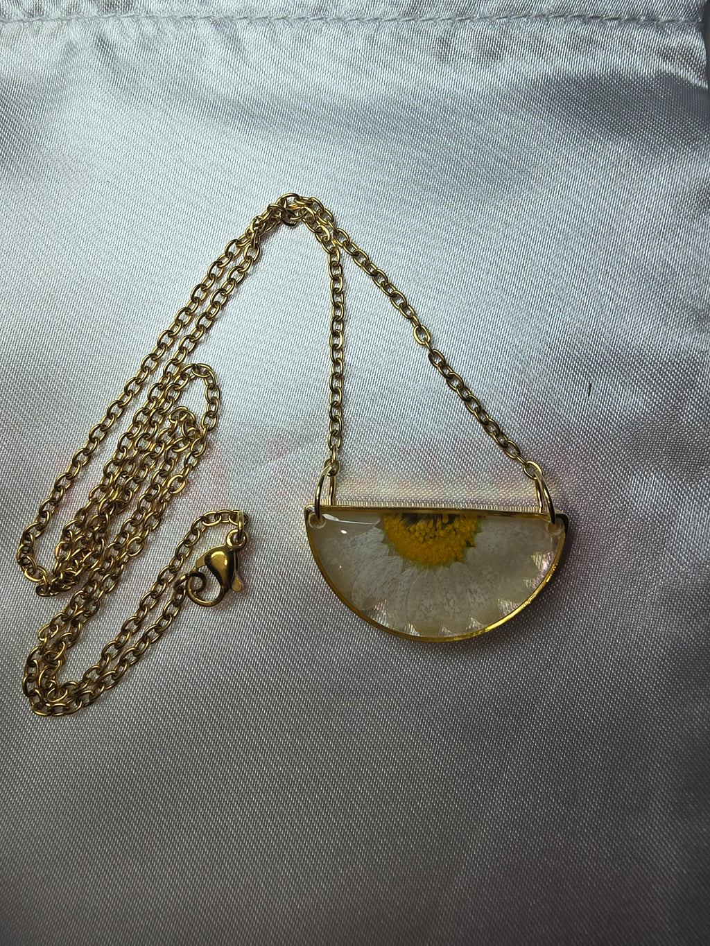 Colar Meia Lua Margarida Branca