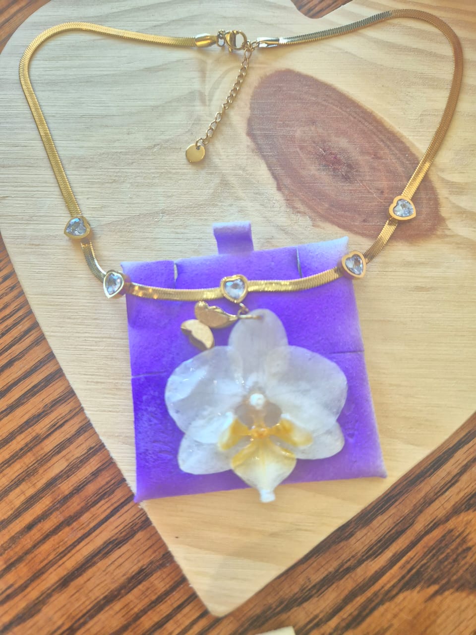 Colar Choker "Orquídea Corações & Borboleta