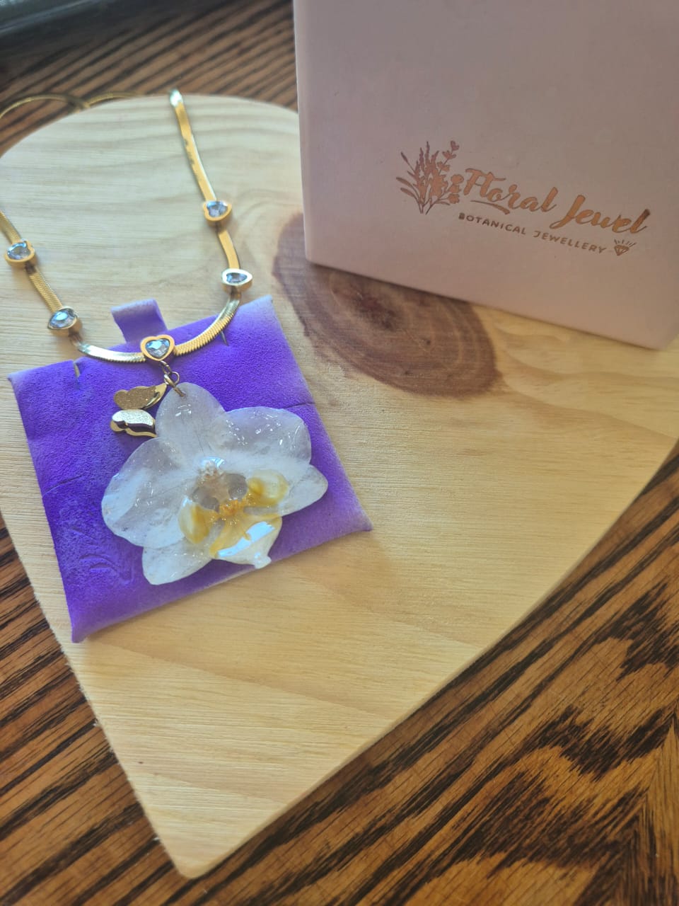 Colar Choker "Orquídea Corações & Borboleta