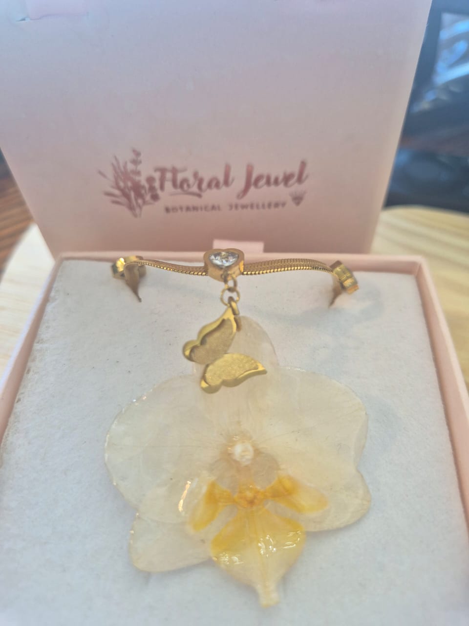 Colar Choker "Orquídea Corações & Borboleta