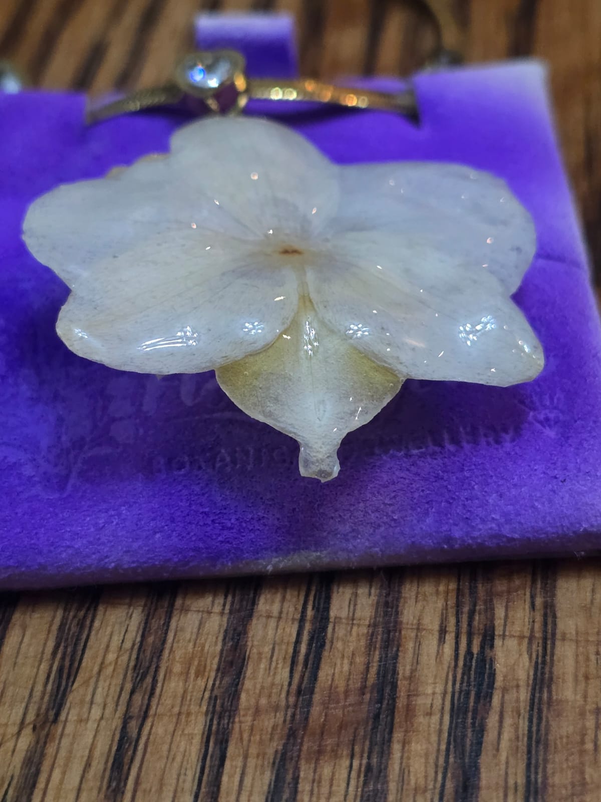 Colar Choker "Orquídea Corações & Borboleta