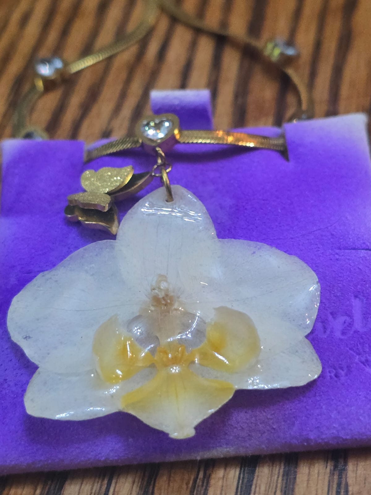 Colar Choker "Orquídea Corações & Borboleta