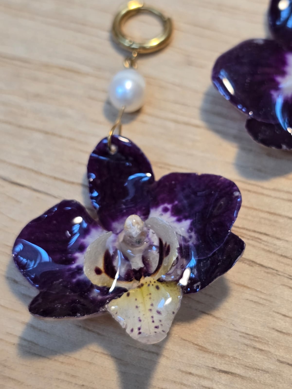 Brinco Argola Orquídea Negra