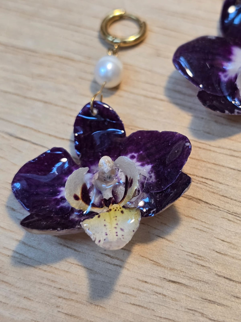 Brinco Argola Orquídea Negra