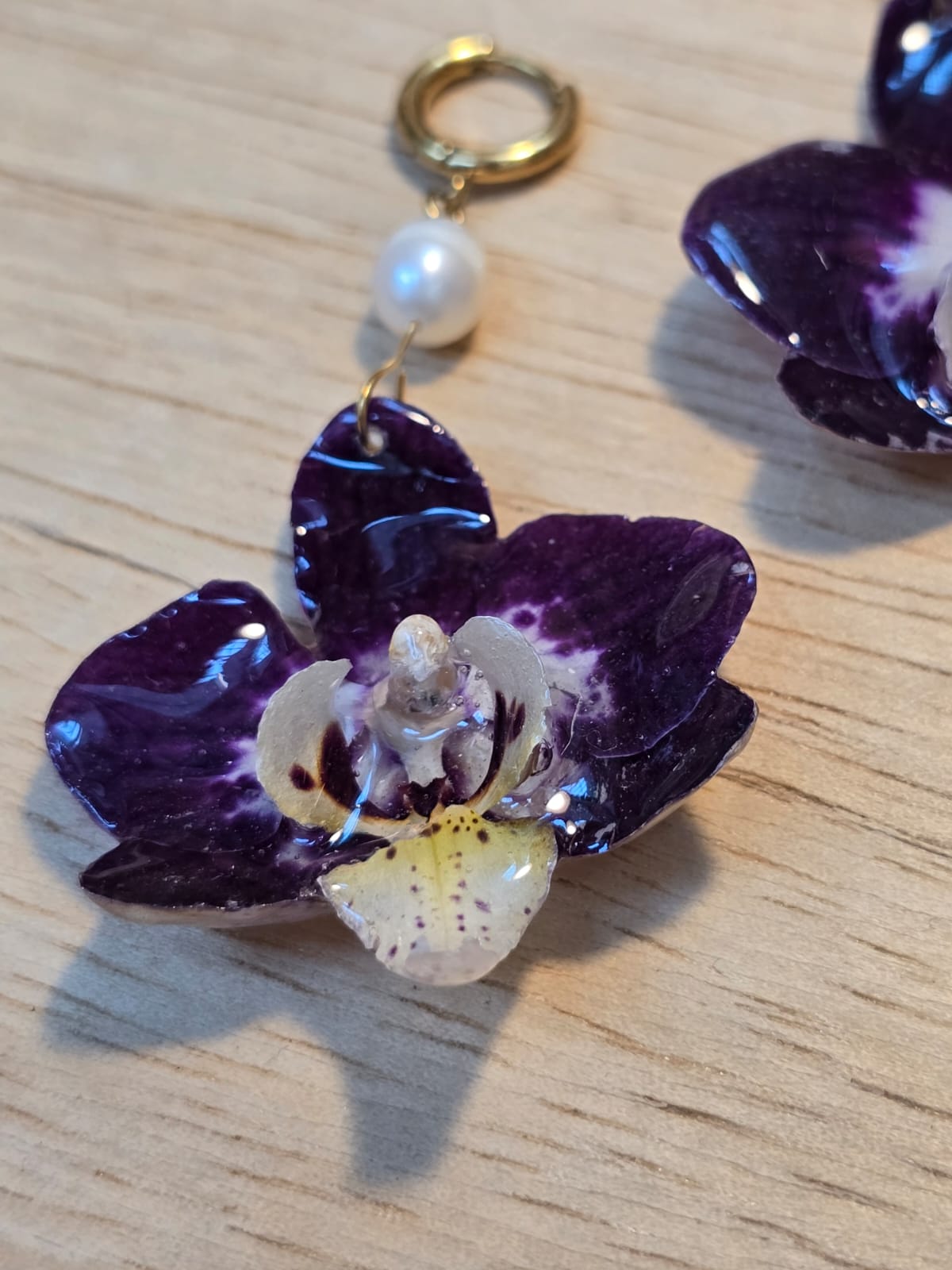 Brinco Argola Orquídea Negra
