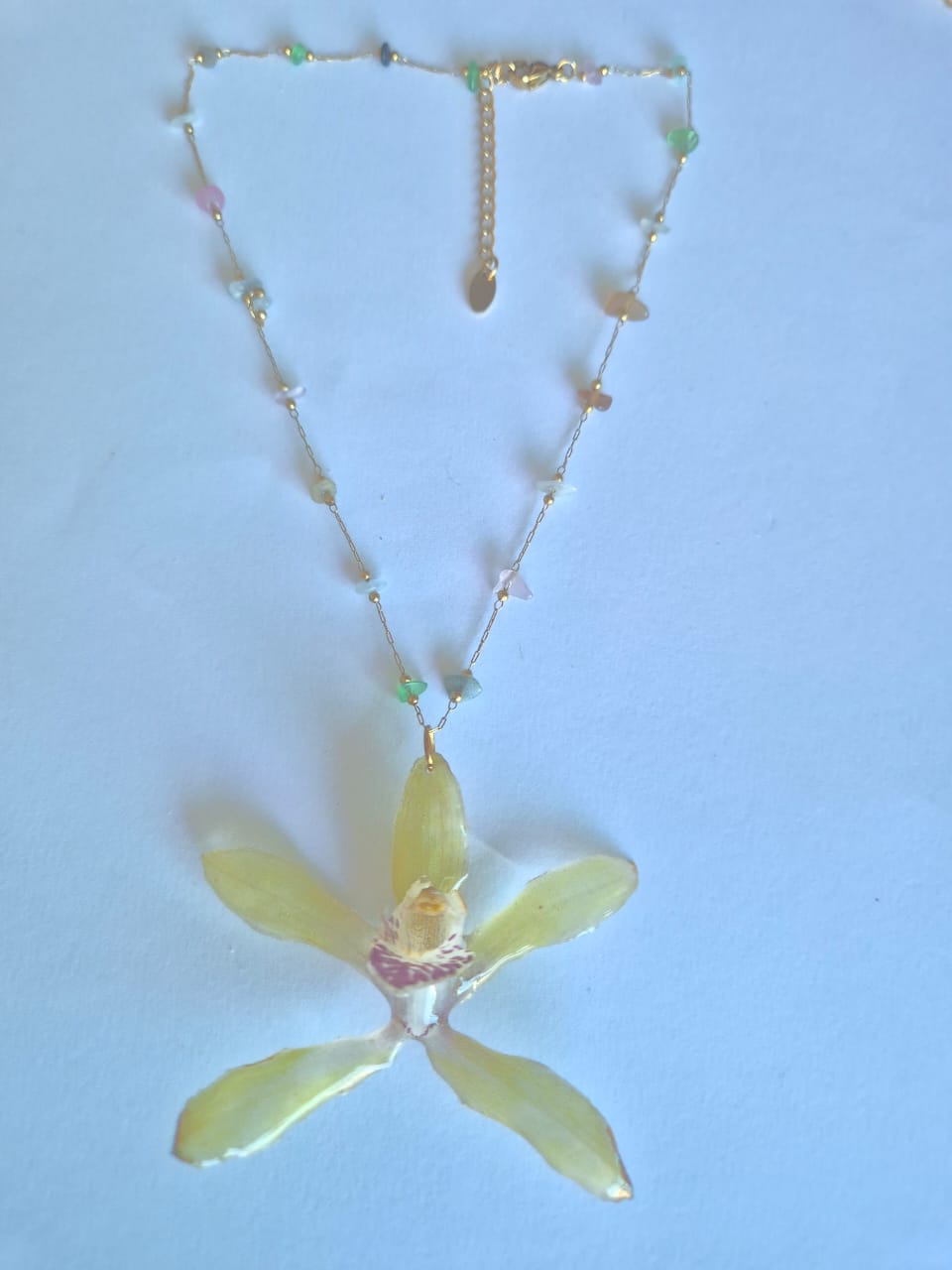 Colar de Orquídea Cymbidium com Pedras Naturais