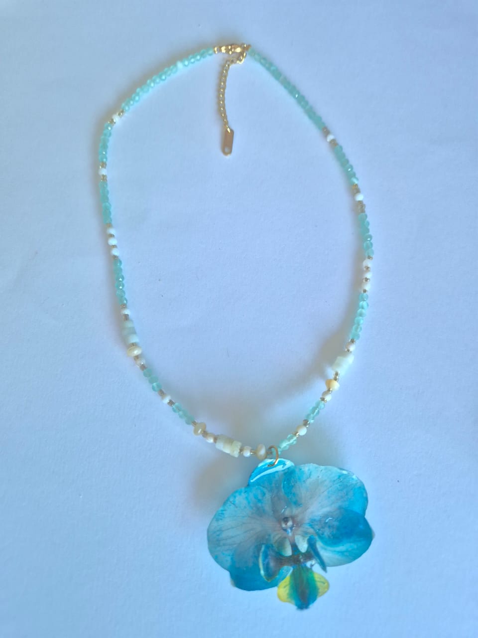 Colar Orquîdea Azul com Pedras Naturais