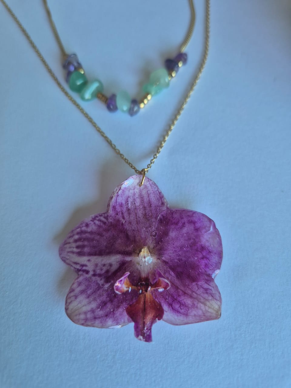 Colar Orquídea com pedras naturais Ametista e Quartzo Verde Aventurina