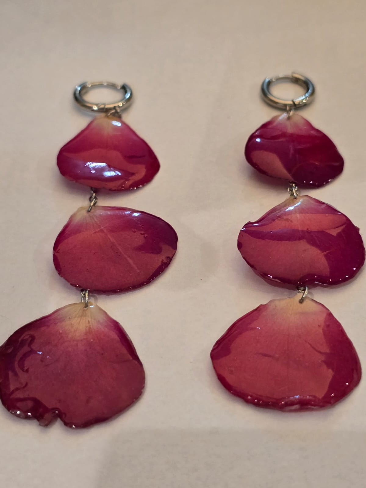 Brinco Pétalas de Mini Rosas
